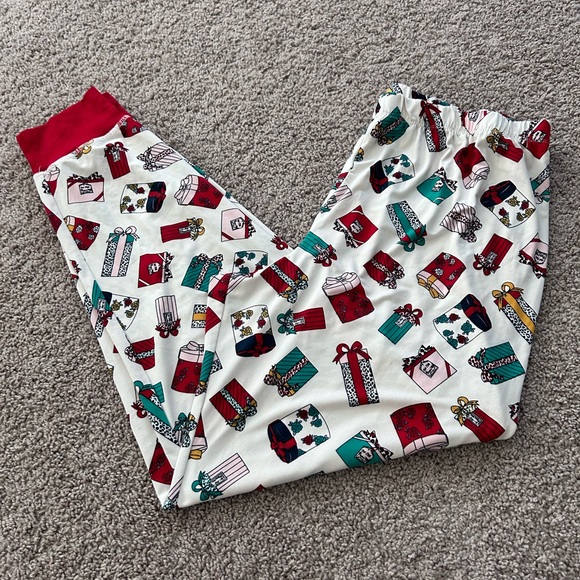 Secret Treasures Women’s PJ Set w Presents
Holiday Christmas 

Size XL - Picture 6 of 9